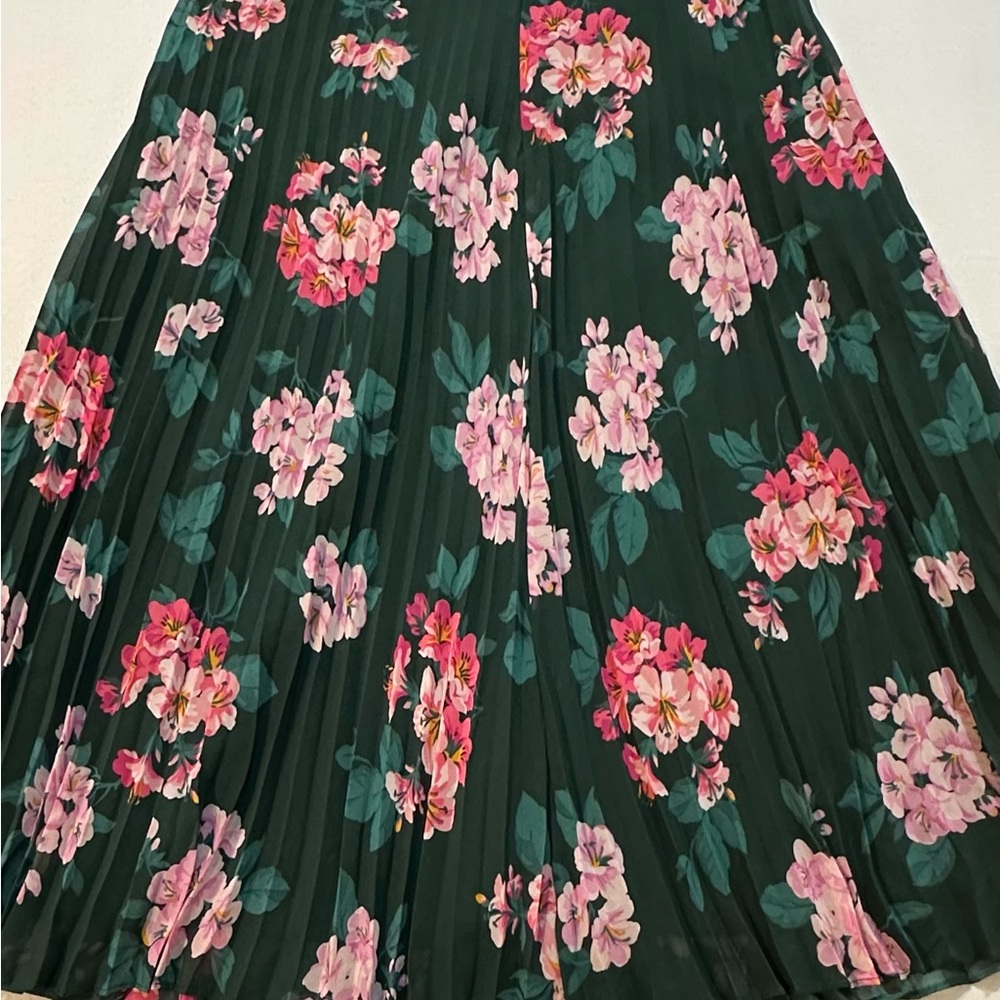 Ann Taylor Dark Green Floral A-Line Pleated Skirt
